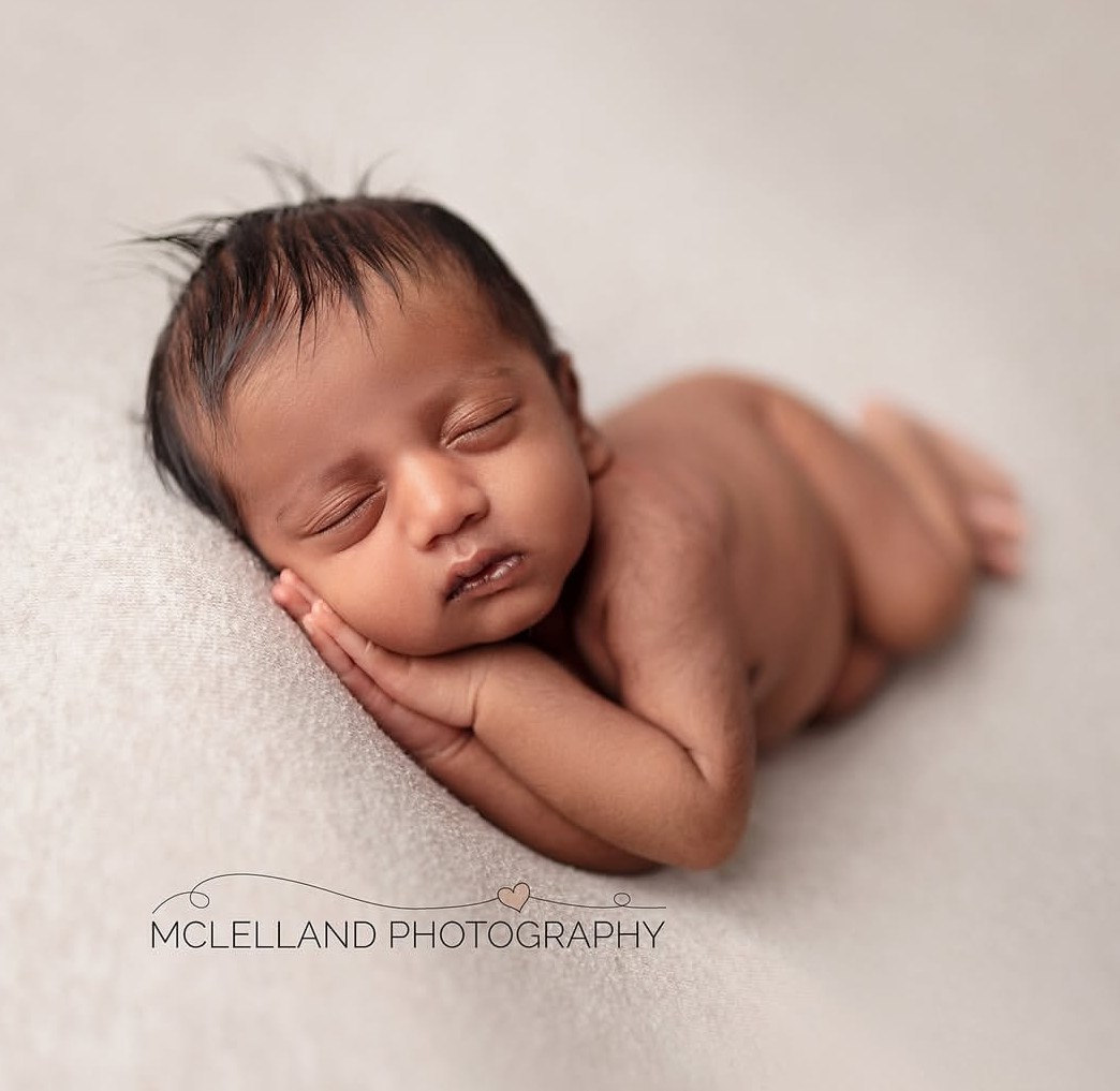 sleepy baby posing safely thanks to mclelland photography taking a newborn photography safety course