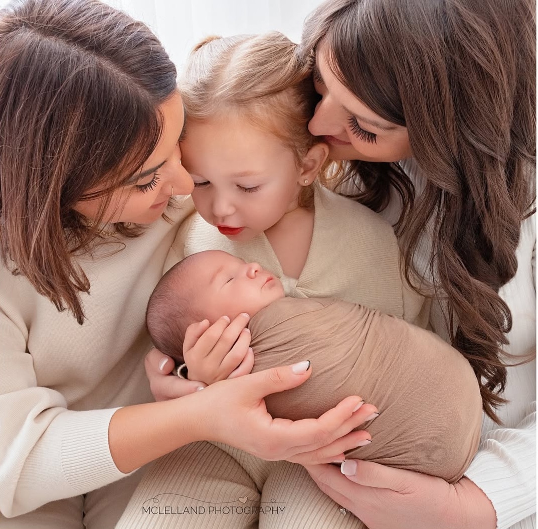 newborn with their family during their photoshoot at the best time to take newborn photos